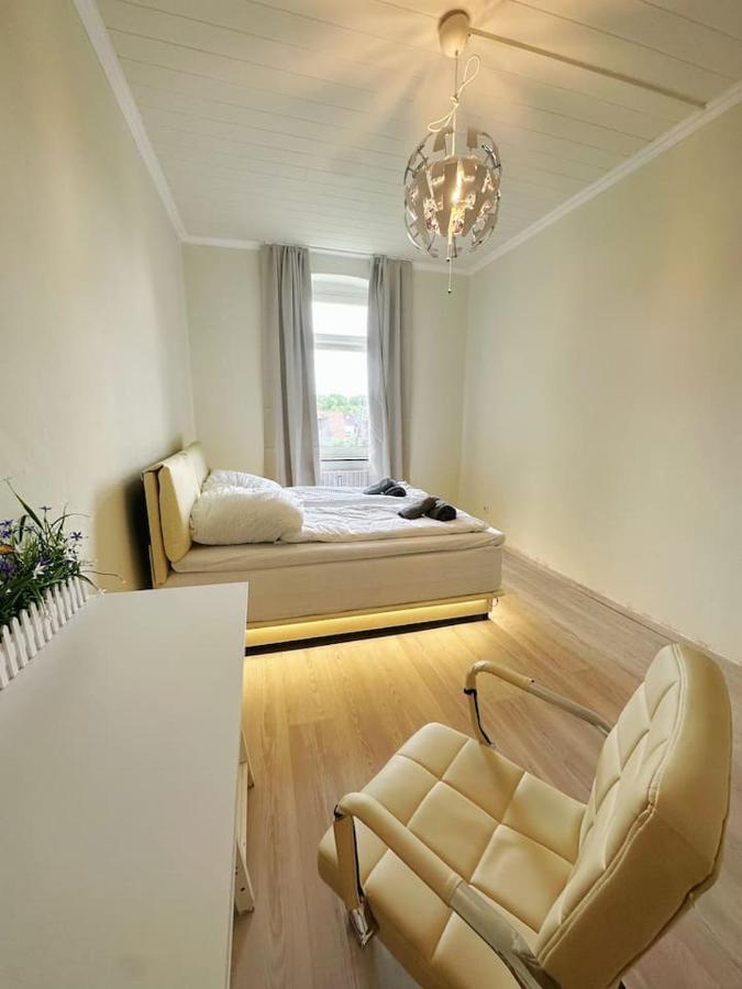 2 Schlafzimmer Waschenspuelmaschine Duisburg Exteriör bild