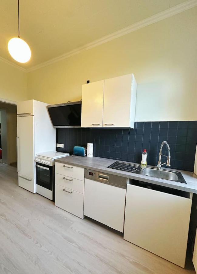 2 Schlafzimmer Waschenspuelmaschine Duisburg Exteriör bild